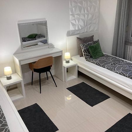 Apartman Sonas With Free Private Parking Karlovac Exteriér fotografie