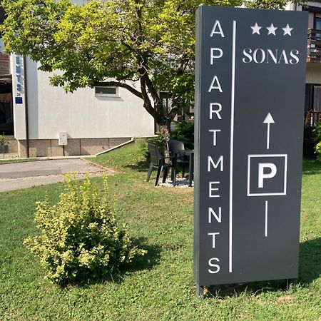 Apartman Sonas With Free Private Parking Karlovac Exteriér fotografie