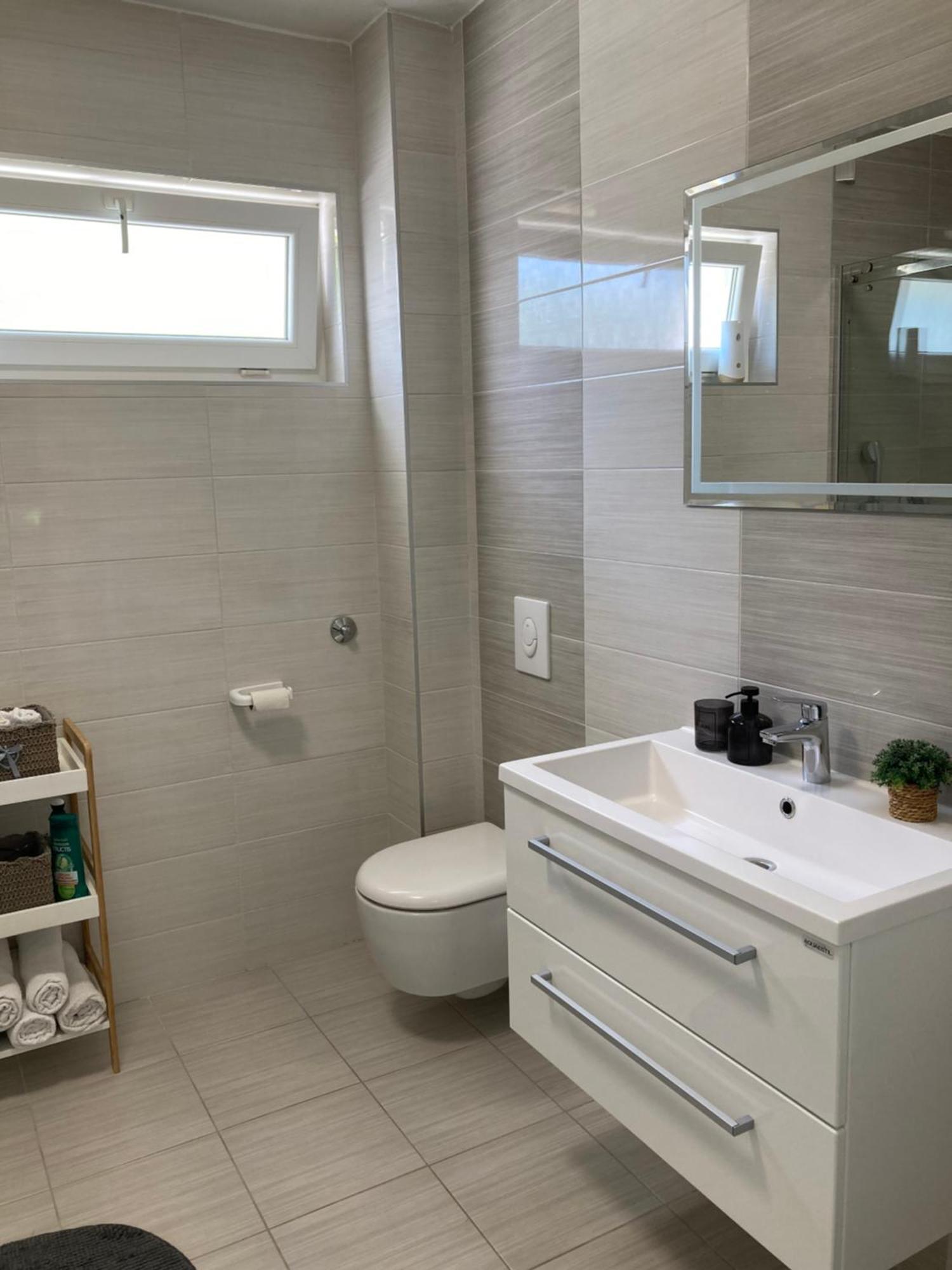 Apartman Sonas With Free Private Parking Karlovac Exteriér fotografie